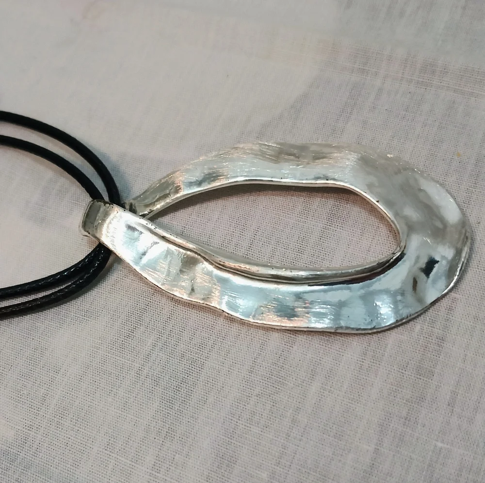 🖤NWOT 1946 Large Hammered Silver Pendant Double Black Cord Necklace (20